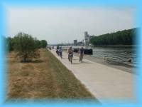 th_m2003072012250227.jpg 4.9K